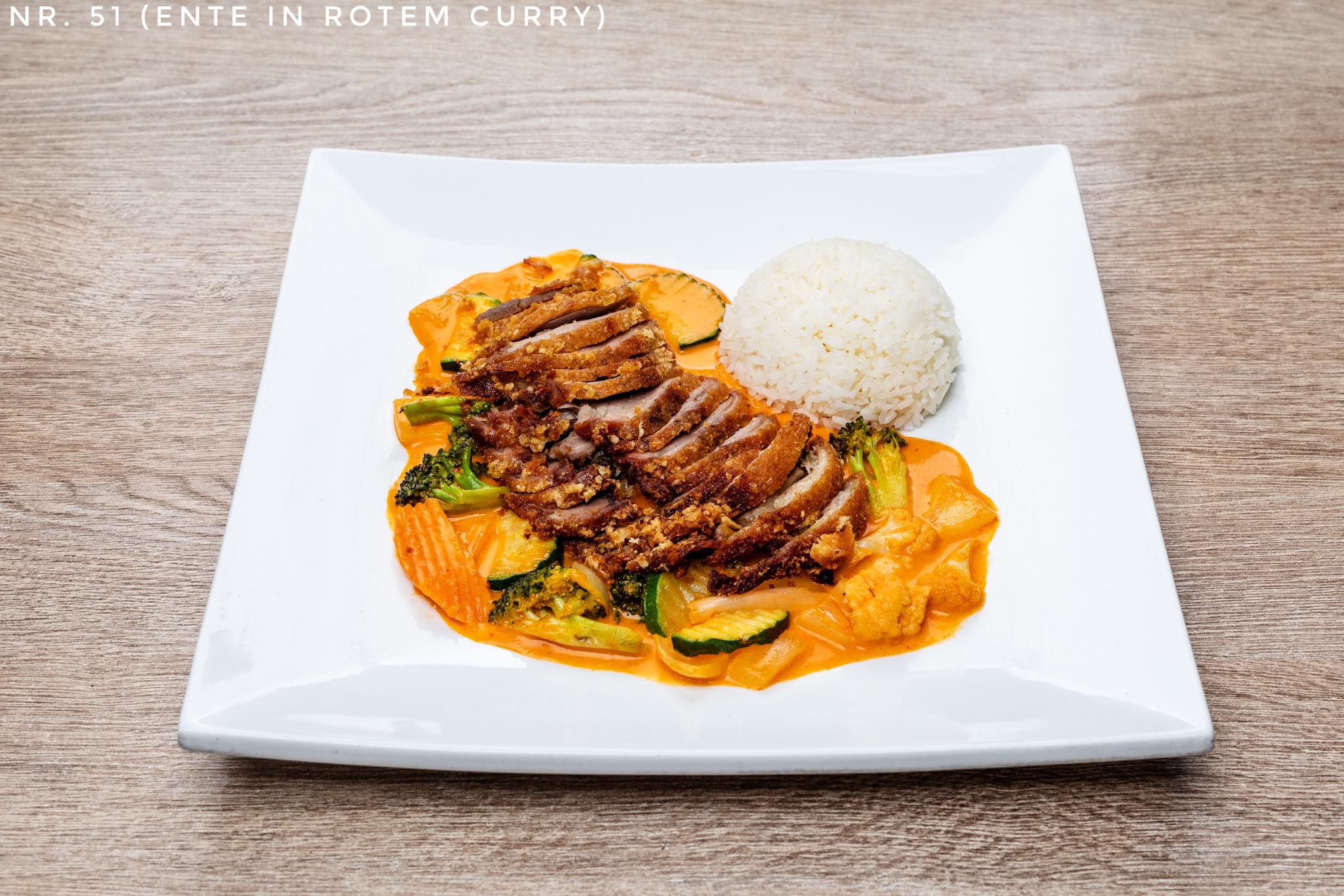 51. Reis Ente Knusprig Rot Curry - Sushi Bar - Hot Wok